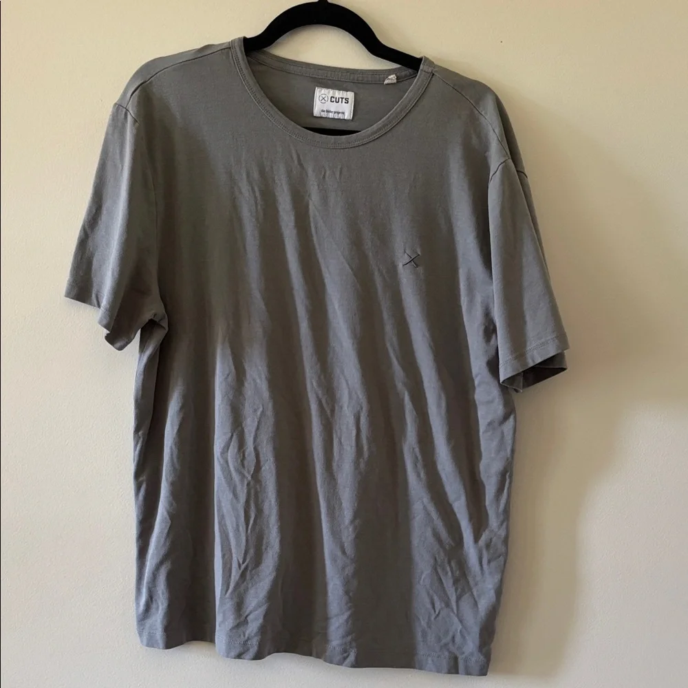 Men's Cuts Crew Neck Shirt SZ Large